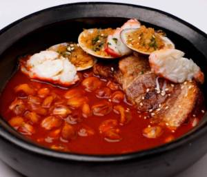 POZOLE DE MOLE ROJO